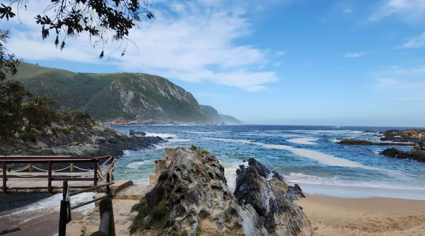 Garden Route Tour from Cape Town — Knysna lagoon and coastline with Wanderer